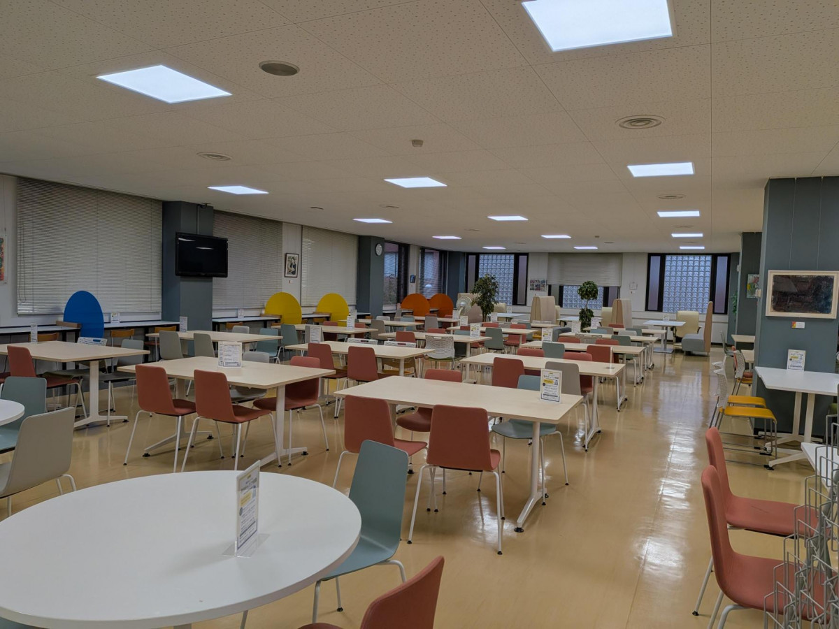 オロリン広場（学生ラウンジ）全体